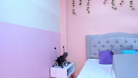 Snapshot of littletammy4u_ chatting on October 22, 12:27 pm tammy online show from October 22, 12:27 pm