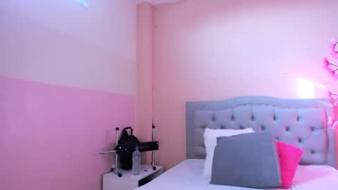 Snapshot of littletammy4u_ chatting on November 8, 12:16 pm tammy online show from November 8, 12:16 pm