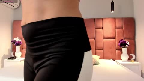 Snapshot of littlevaale chatting on September 30, 10:42 am littlevaale online show from September 30, 10:42 am