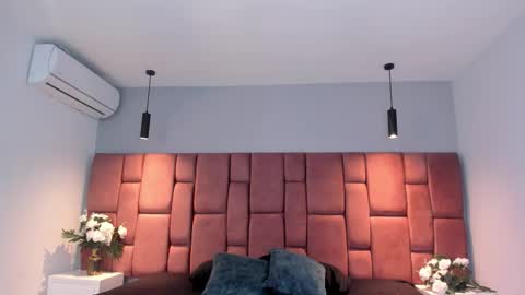 Snapshot of littlevaale chatting on October 17, 11:24 am littlevaale online show from October 17, 11:24 am