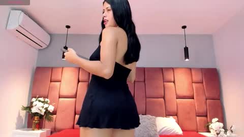 Snapshot of littlevaale chatting on October 18, 11:33 am littlevaale online show from October 18, 11:33 am