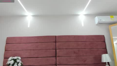 Snapshot of littlevaale chatting on November 29, 10:29 am littlevaale online show from November 29, 10:29 am