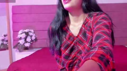 Snapshot of littlevaale chatting on December 1, 11:37 am littlevaale online show from December 1, 11:37 am