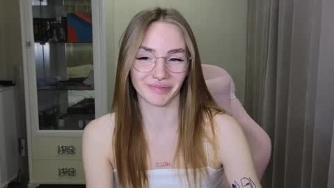 Eliana online show from December 5, 2:22 pm