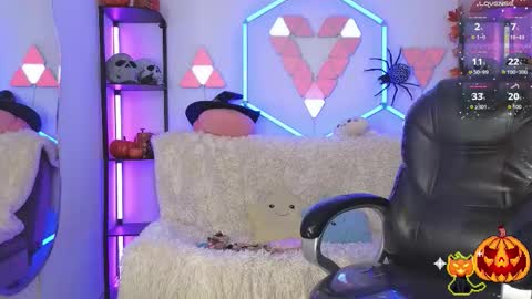 Snapshot of littlevixen18 chatting on October 16, 2:40 pm littlevixen18 online show from October 16, 2:40 pm