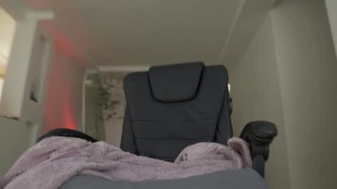 Snapshot of livestream18x chatting on January 20, 2:46 pm Emily R online show from January 20, 2:46 pm