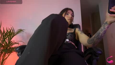 Snapshot of livestream18x chatting on September 27, 9:09 pm Emily R online show from September 27, 9:09 pm