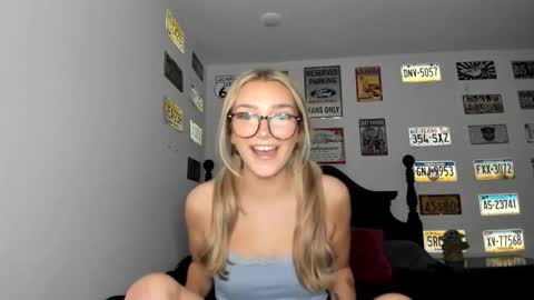 Livvy online show from November 12, 2:56 am