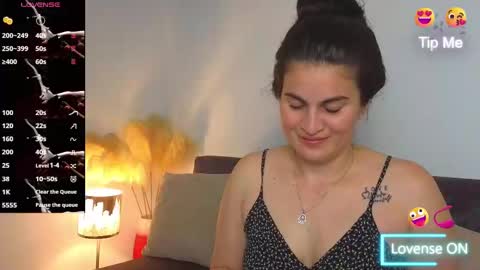 liz online show from March 3, 6:33 pm