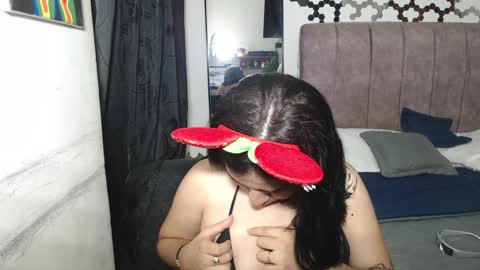 Snapshot of liza_thurner chatting on December 4, 1:47 am Liza Thurner online show from December 4, 1:47 am