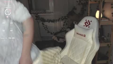 Snapshot of liza_wet chatting on December 9, 3:40 am Liza Wet online show from December 9, 3:40 am