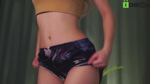 Snapshot of lizbethcoll chatting on December 28, 11:26 pm Sunnheart online show from December 28, 11:26 pm