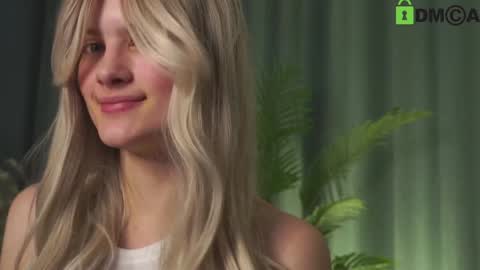 Snapshot of lizbethcoll chatting on December 29, 7:32 pm Sunnheart online show from December 29, 7:32 pm