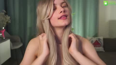 Snapshot of lizbethcoll chatting on February 5, 7:20 pm Sunnheart online show from February 5, 7:20 pm