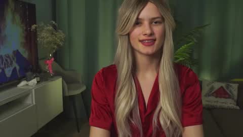 Snapshot of lizbethcoll chatting on February 19, 5:27 pm Sunnheart online show from February 19, 5:27 pm