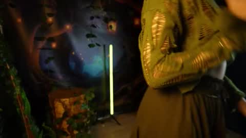 Elizabeth online show from November 7, 4:18 pm