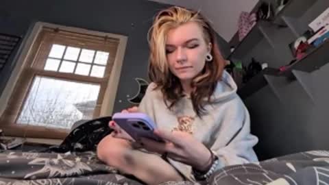 lizzybunny online show from December 4, 2:04 pm