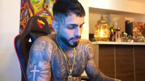 Snapshot of logan_hugh8 chatting on October 4, 6:44 am logan_hugh8 online show from October 4, 6:44 am