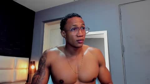 Snapshot of logan_varela chatting on January 3, 1:27 am logan_varela online show from January 3, 1:27 am