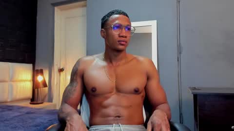 Snapshot of logan_varela chatting on January 3, 9:58 am logan_varela online show from January 3, 9:58 am