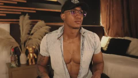 Snapshot of logan_varela chatting on January 23, 8:45 pm logan_varela online show from January 23, 8:45 pm