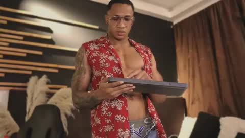 Snapshot of logan_varela chatting on January 26, 12:16 am logan_varela online show from January 26, 12:16 am