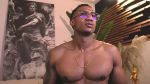 Snapshot of logan_varela chatting on February 12, 1:30 am logan_varela online show from February 12, 1:30 am