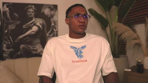 Snapshot of logan_varela chatting on February 16, 7:49 pm logan_varela online show from February 16, 7:49 pm