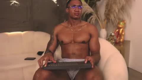 Snapshot of logan_varela chatting on February 20, 1:25 am logan_varela online show from February 20, 1:25 am