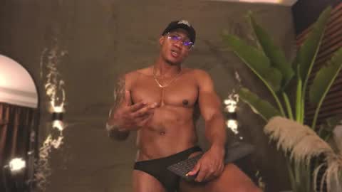 Snapshot of logan_varela chatting on February 20, 10:59 pm logan_varela online show from February 20, 10:59 pm