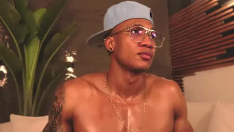 Snapshot of logan_varela chatting on February 27, 3:04 am logan_varela online show from February 27, 3:04 am