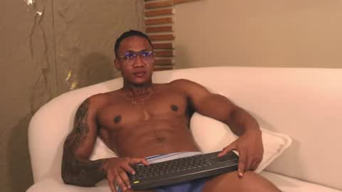 Snapshot of logan_varela chatting on March 1, 12:07 am logan_varela online show from March 1, 12:07 am