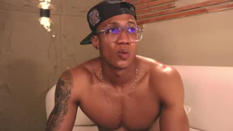 Snapshot of logan_varela chatting on March 1, 6:13 am logan_varela online show from March 1, 6:13 am