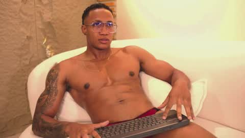 Snapshot of logan_varela chatting on March 4, 6:15 am logan_varela online show from March 4, 6:15 am