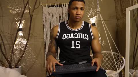 Snapshot of logan_varela chatting on September 12, 12:27 pm logan_varela online show from September 12, 12:27 pm