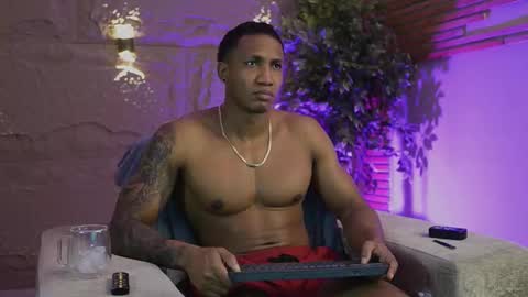 Snapshot of logan_varela chatting on December 5, 3:30 pm logan_varela online show from December 5, 3:30 pm