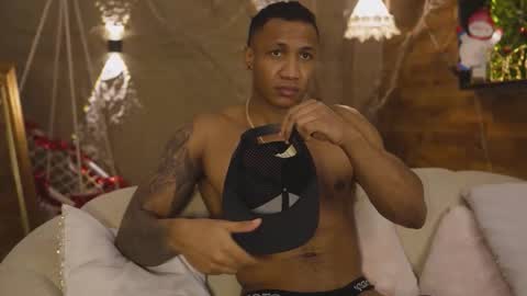 Snapshot of logan_varela chatting on December 15, 12:53 pm logan_varela online show from December 15, 12:53 pm