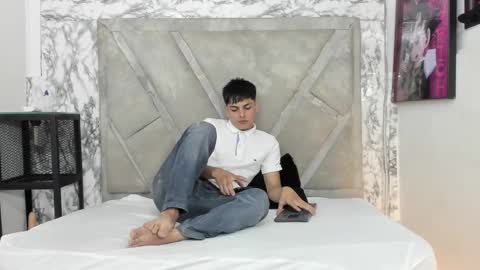 loganjhonson online show from October 14, 3:07 am