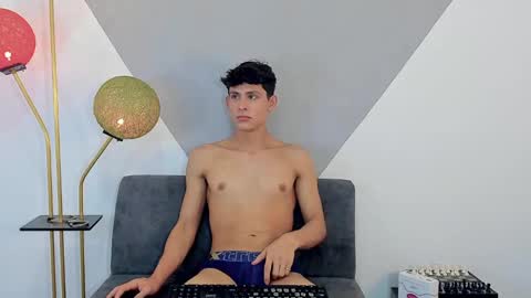 Snapshot of loganoficialx chatting on December 5, 9:28 am loganoficialx online show from December 5, 9:28 am