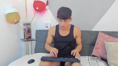 Snapshot of loganoficialx chatting on December 22, 9:11 am loganoficialx online show from December 22, 9:11 am