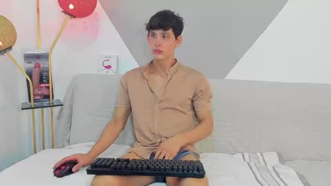 Snapshot of loganoficialx chatting on January 10, 7:46 am loganoficialx online show from January 10, 7:46 am