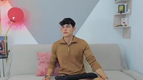 Snapshot of loganoficialx chatting on March 11, 8:30 am loganoficialx online show from March 11, 8:30 am