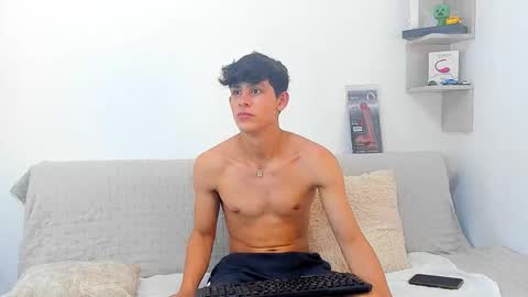 Snapshot of loganoficialx chatting on September 10, 8:58 am loganoficialx online show from September 10, 8:58 am