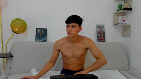 Snapshot of loganoficialx chatting on October 22, 1:22 pm loganoficialx online show from October 22, 1:22 pm