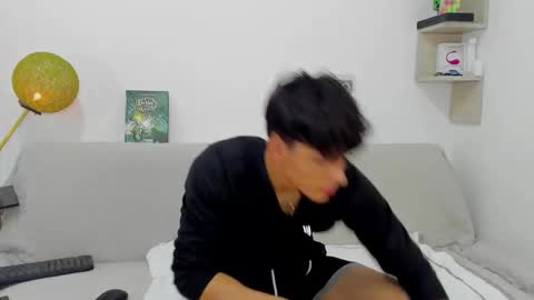 Snapshot of loganoficialx chatting on November 9, 2:04 pm loganoficialx online show from November 9, 2:04 pm