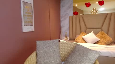 Lola online show from September 12, 1:33 pm