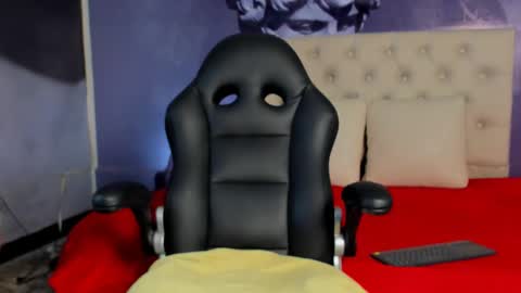 lola red online show from February 15, 8:01 pm