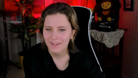 Snapshot of lolaasmus chatting on December 21, 8:18 am I consider myself the god Loki but life just calls me LOL online show from December 21, 8:18 am