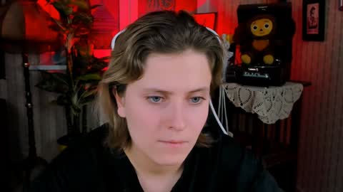 Snapshot of lolaasmus chatting on December 21, 11:22 am I consider myself the god Loki but life just calls me LOL online show from December 21, 11:22 am