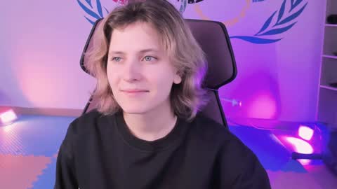 Snapshot of lolaasmus chatting on December 24, 8:11 am I consider myself the god Loki but life just calls me LOL online show from December 24, 8:11 am